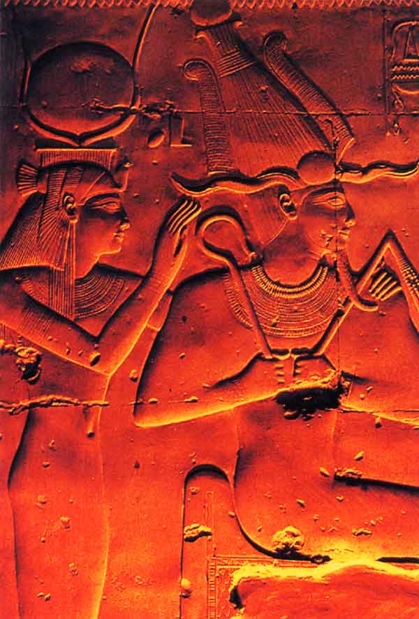Isis et Osiris, couple d’enfants émanés de la Mère-secrète