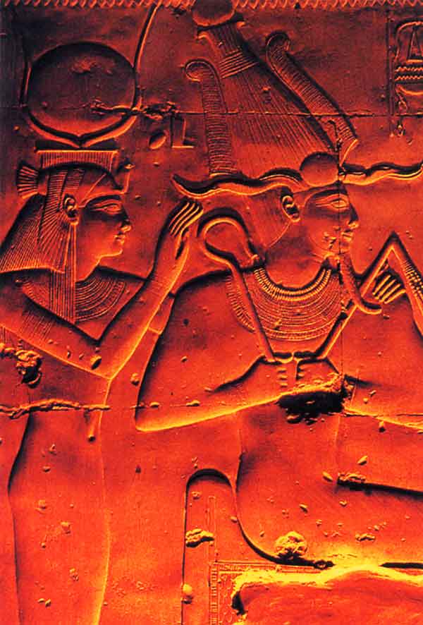 Isis et Osiris, couple d’enfants émanés de la Mère-secrète